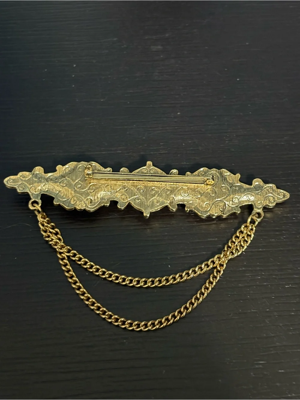 1928 Jewelry Brand faux pearl chatelaine style chain bar brooch pin. Preowned.